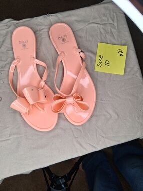 Dizzy Coral Bow Jelly Sandals - Women's